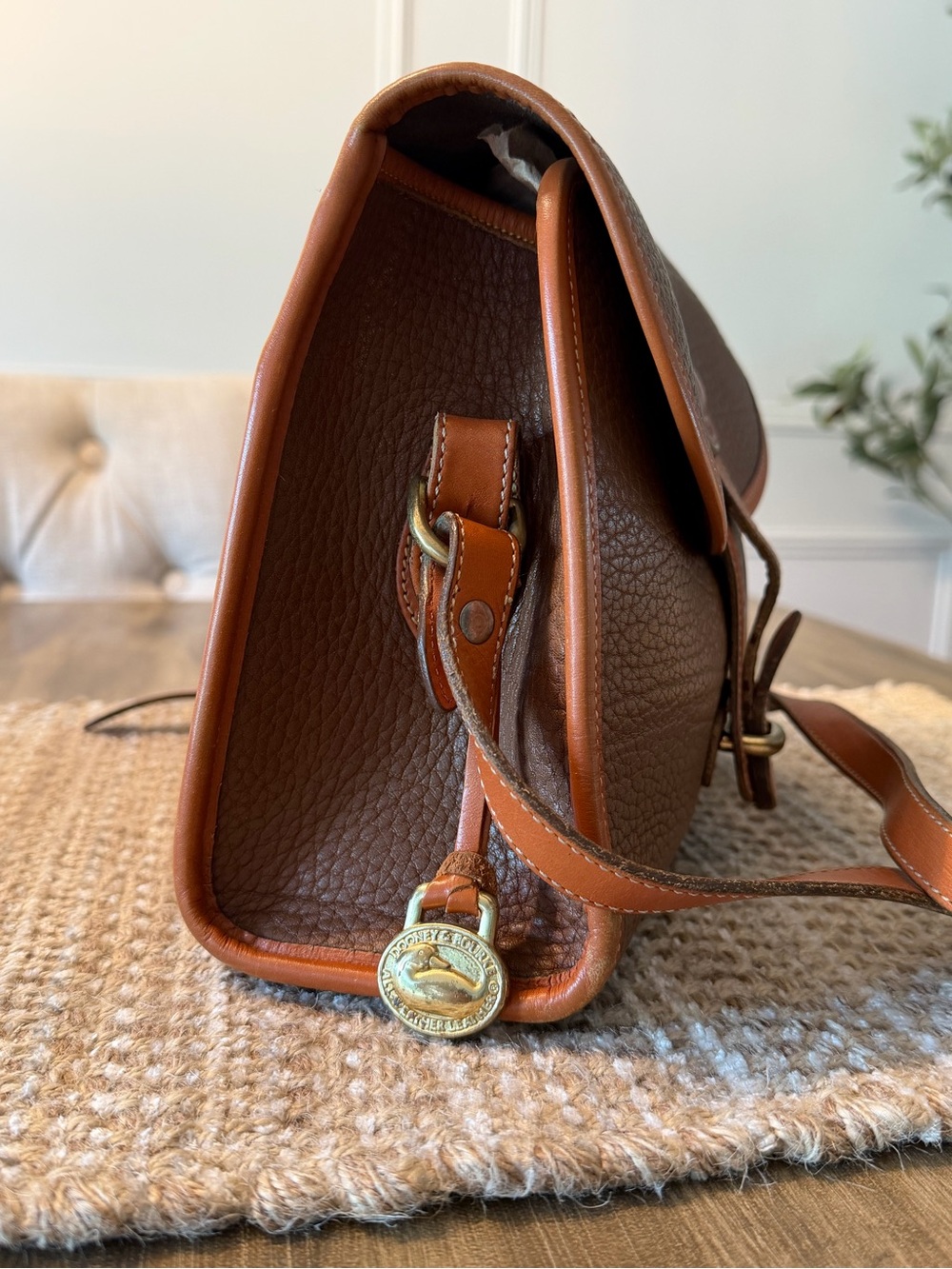 Vintage Dooney & Bourke All Weather Leather Essex Shoulder/Crossbody Bag - Picture 4 of 10